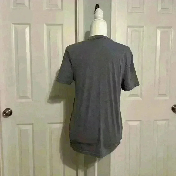 Universal Thread Grey V-neck Short Sleeve Tee Size Small - Picture 6 of 6